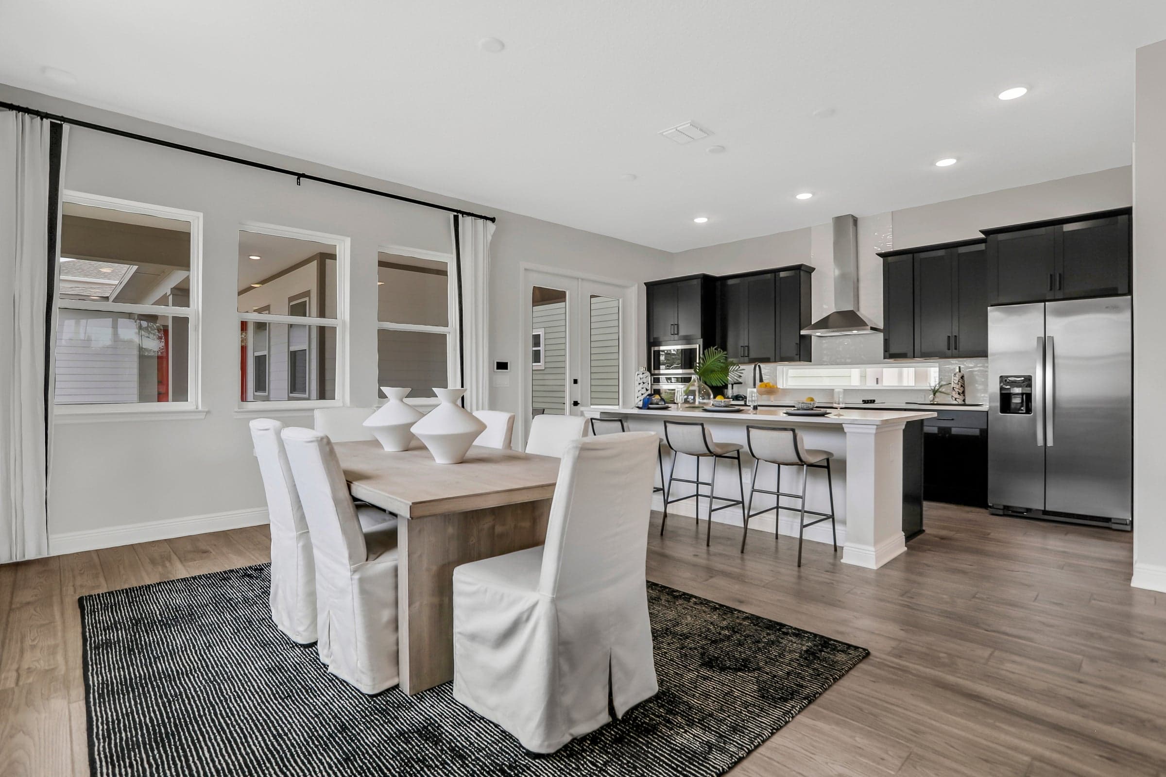 Cocina de una casa modelo en Weslyn Park; puede incluir mejoras opcionales